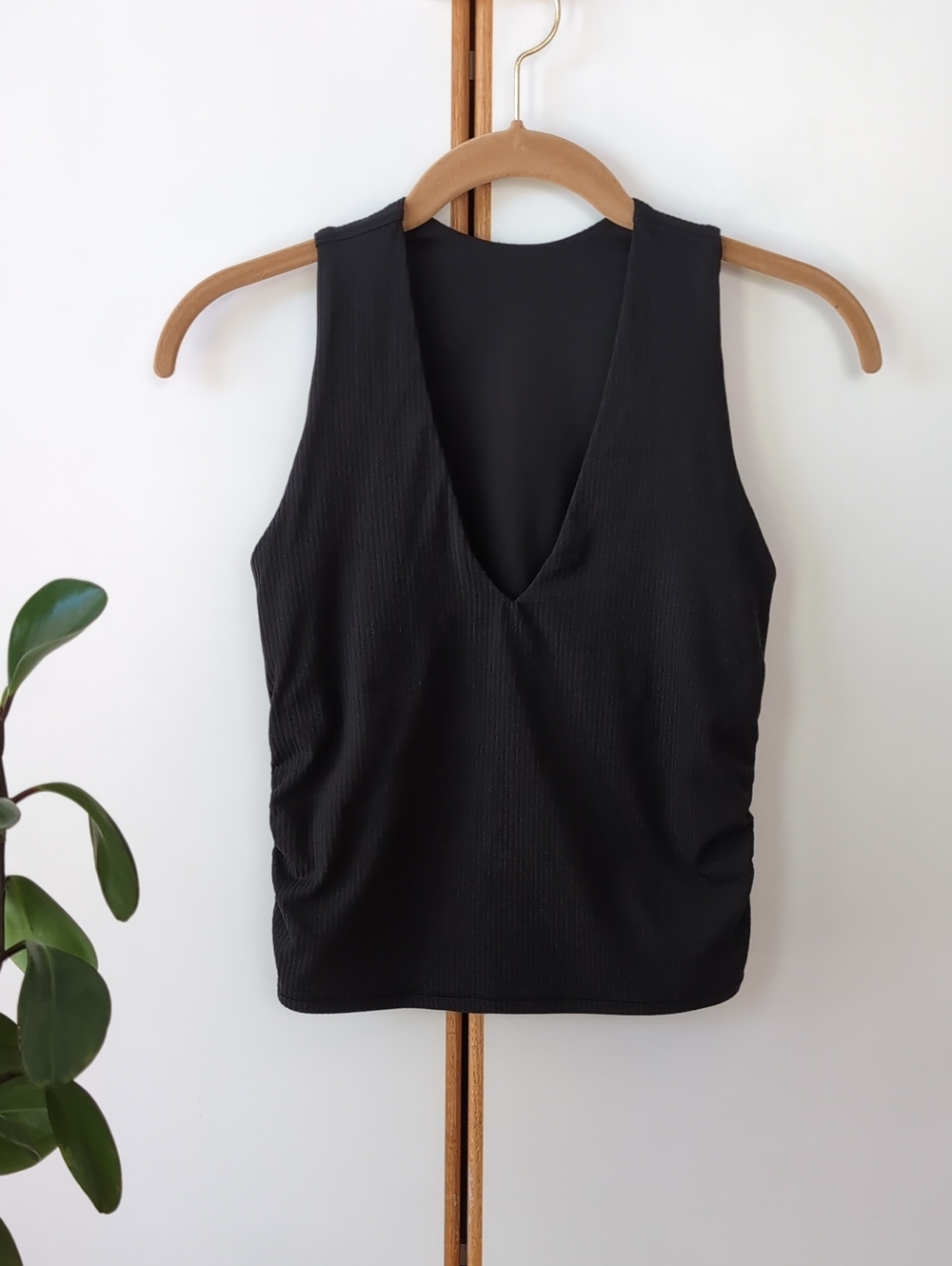 Lululemon All It Takes V-neck Tank 6 Ribbed Nulu Black